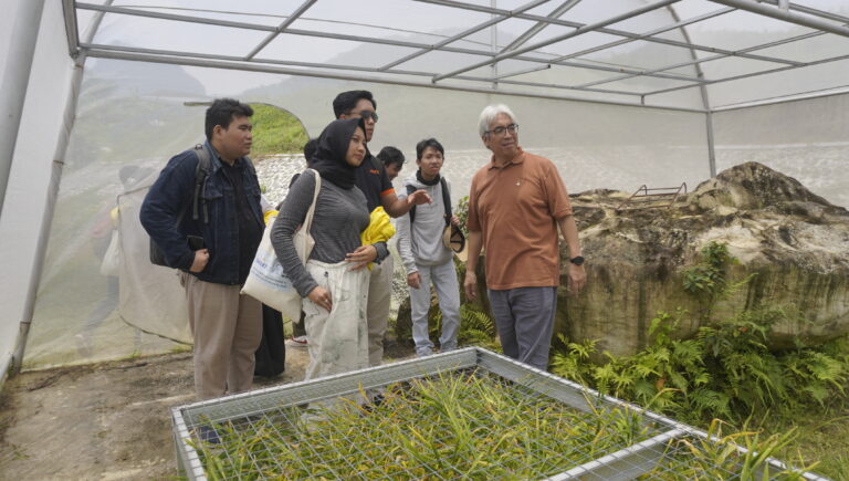 Kunjungan Fisip UI di kampung Ilmu