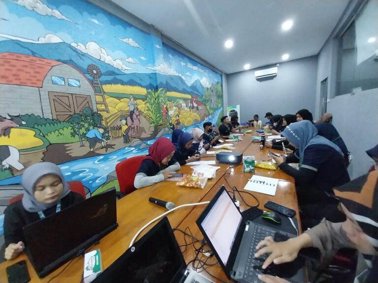 Pemanfaatan Laptop Hibah di kampung Ilmu