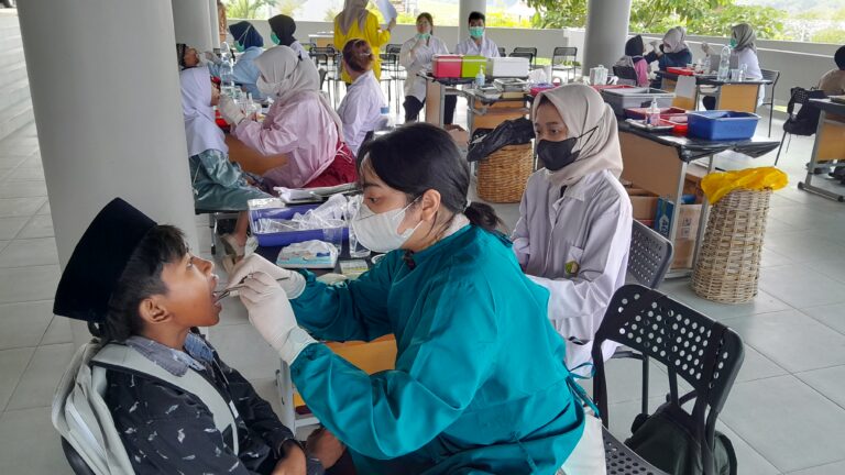 Kampung Ilmu Sambut Penelitian Kesehatan Gigi dan Mulut dari FKG UI