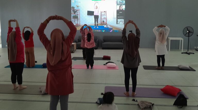 Senam Hamil Lanjutan: Tetap Terhubung Meski Lewat Zoom