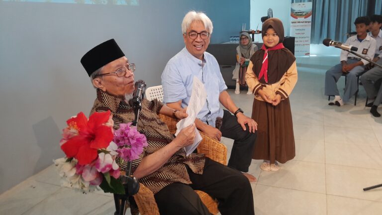 Datuk Taufiq Ismail di Kampung Ilmu: Puisi, Dedikasi, dan Sebuah Janji
