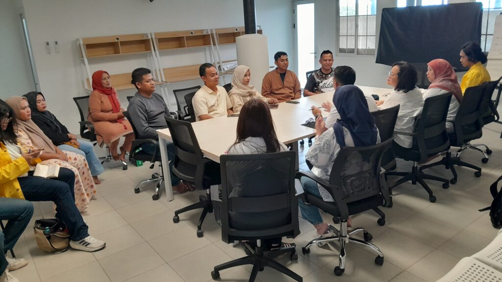 Diskusi FEB, SMK dan warga.jpg